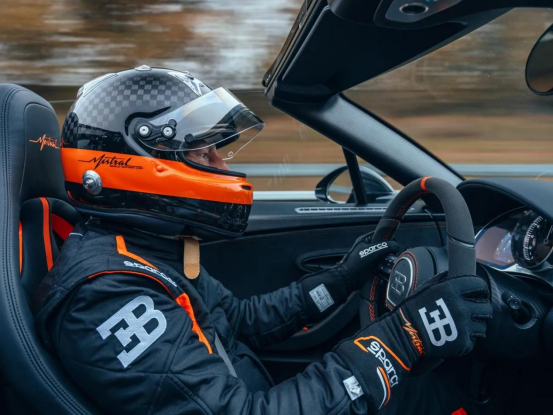 453.9km/h售价一亿！布加迪Mistral创敞篷极速记录！,